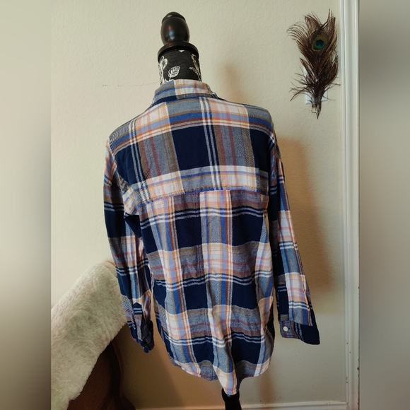 Old Navy flannel button down "boyfriend shirt" (Medium) π©·ππ€π©· - Picture 3 of 16
